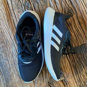 WOMENS ADIDAS RUNNERS SIZE 9US